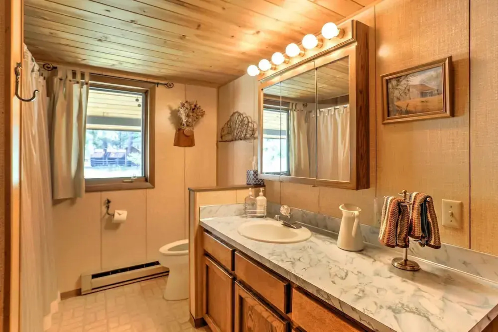 Riverside Winthrop Chalet w/ Hot Tub & 2 Decks!