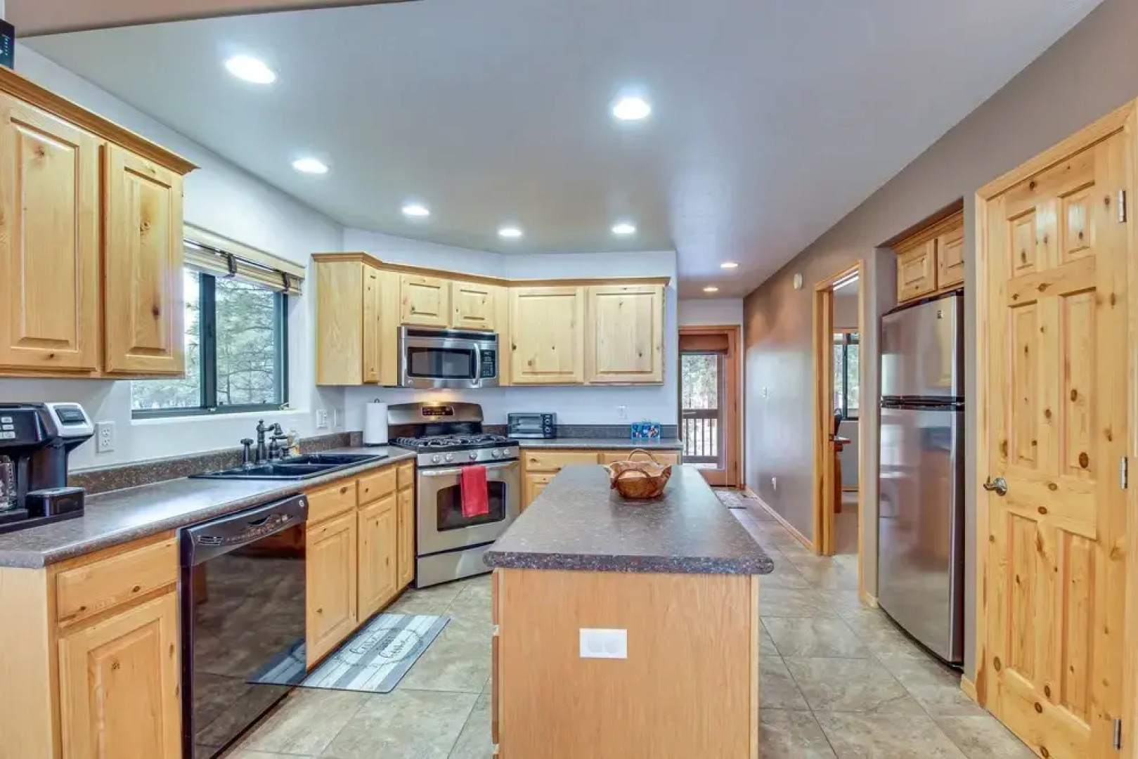 Tranquil Heber-overgaard Cabin w/ Decks & Grill!, Heber