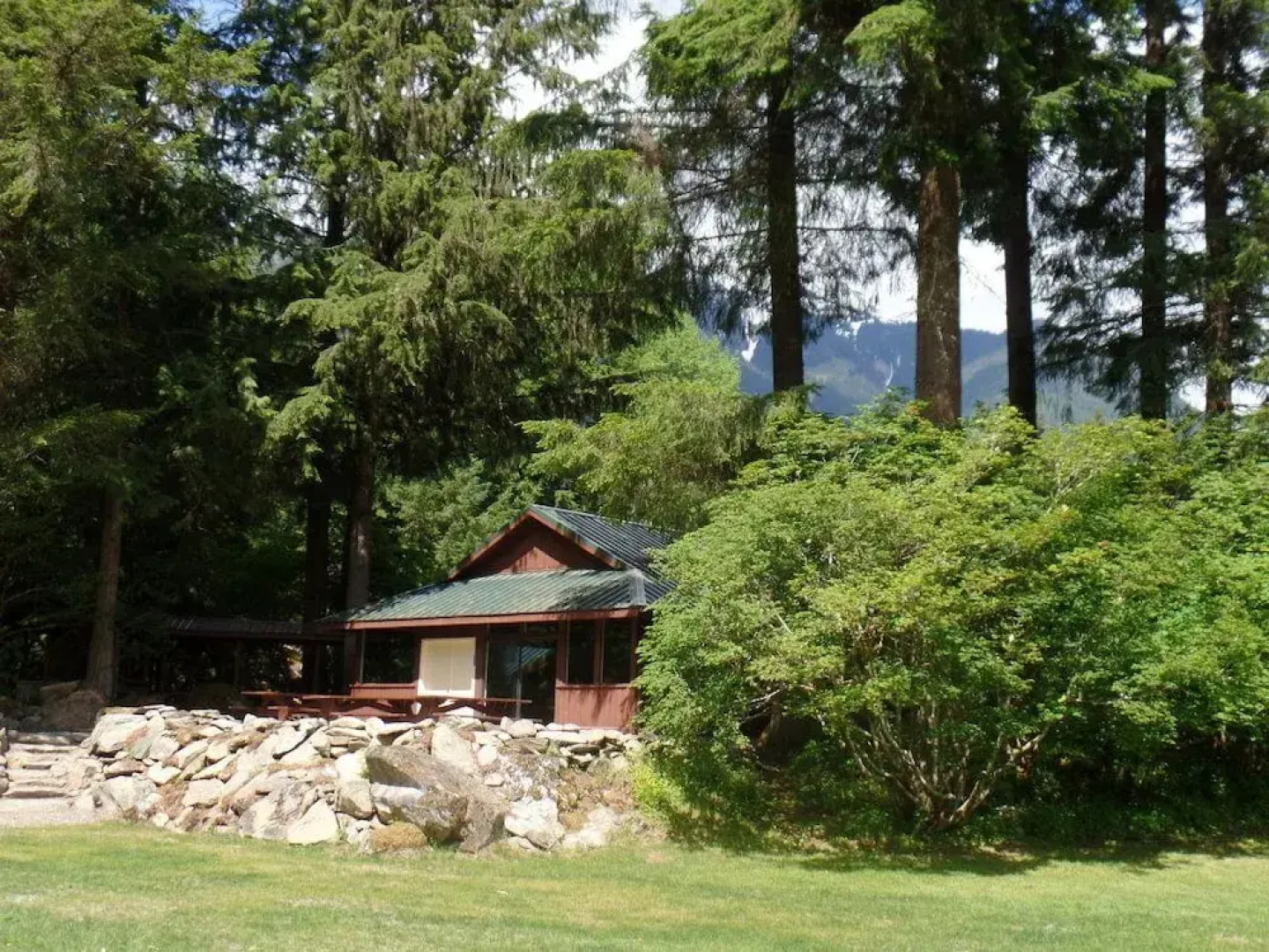 Mt. Baker Lodging Cabin 47 – Hot Tub, BBQ, Sleeps 10! by MBL