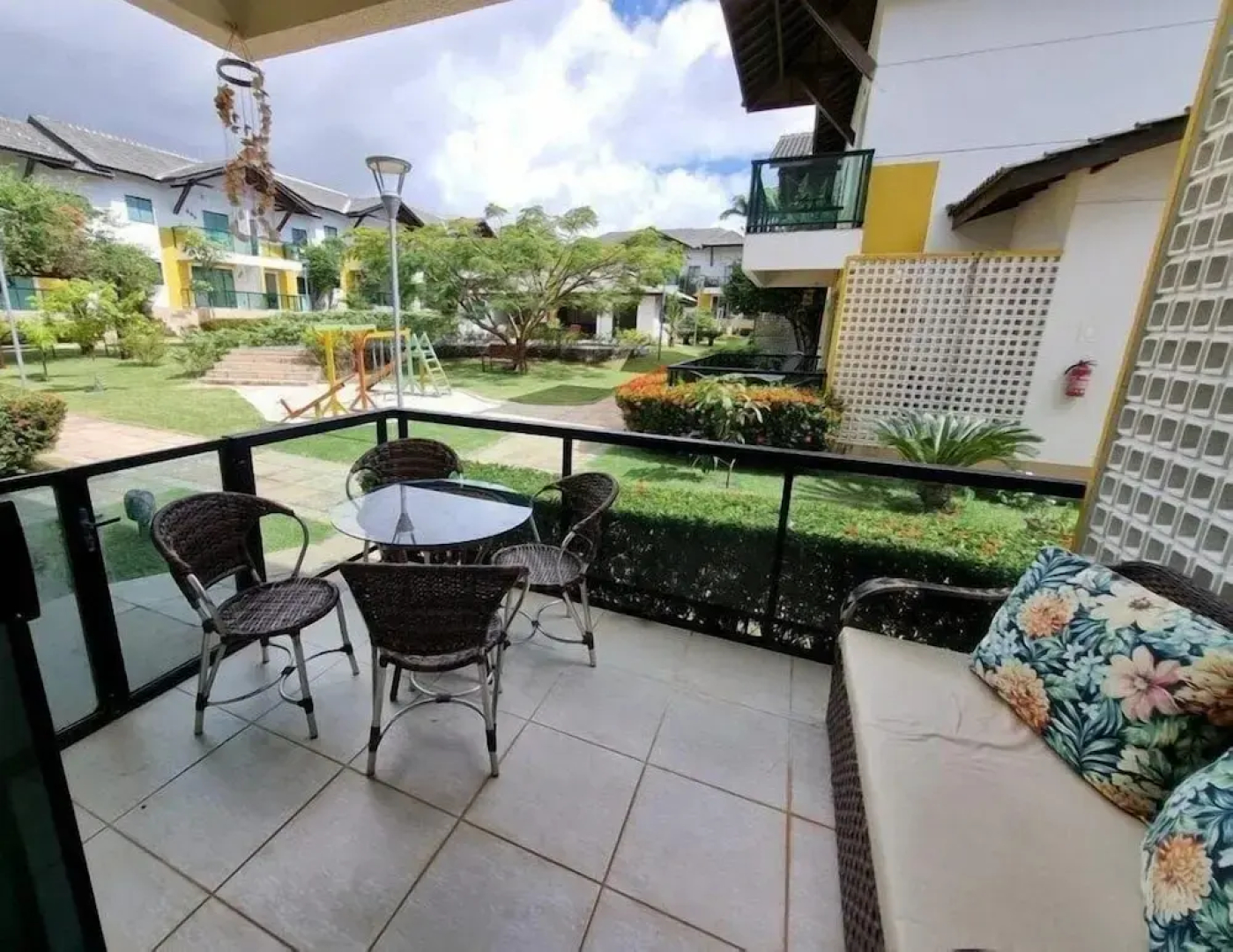 Casa em condomínio com Sauna e Piscina