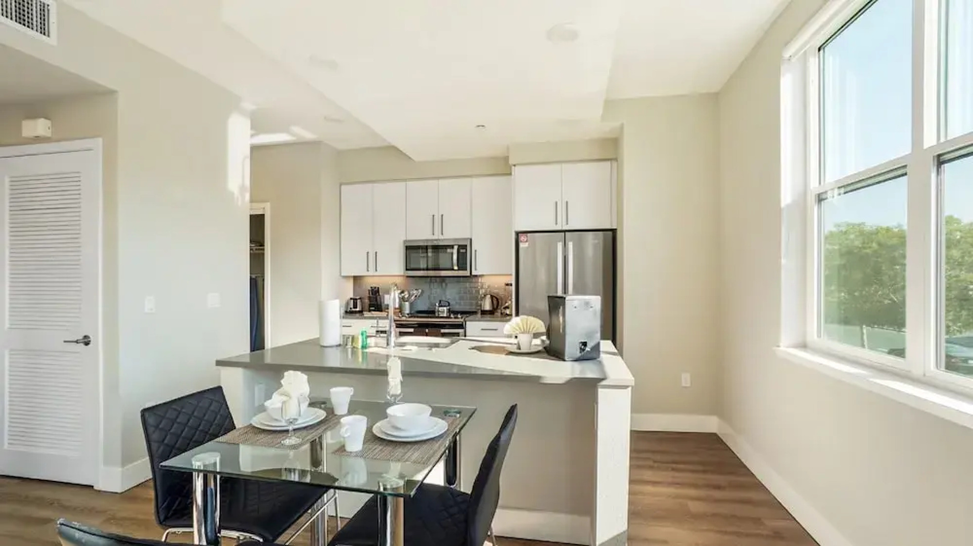 Global Luxury Suites in the Heart of San Carlos