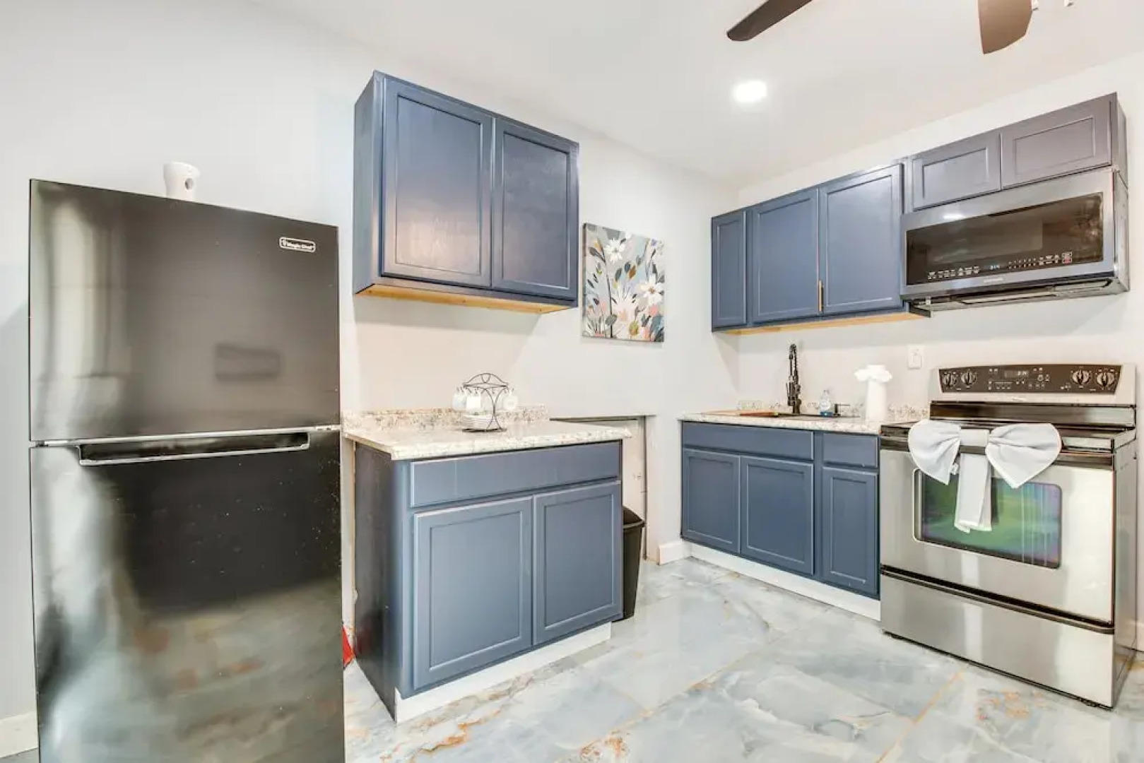 6 Mi to Airport: Riverdale Home w/ Private Pool!