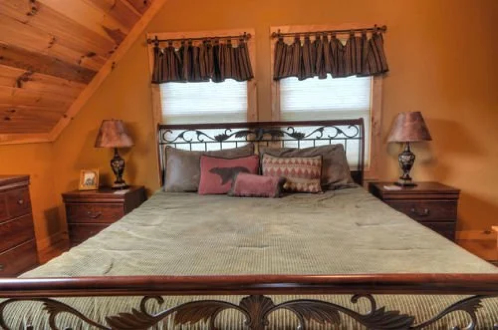 Above the Ridge 3 Br Cabin by RedAwning
