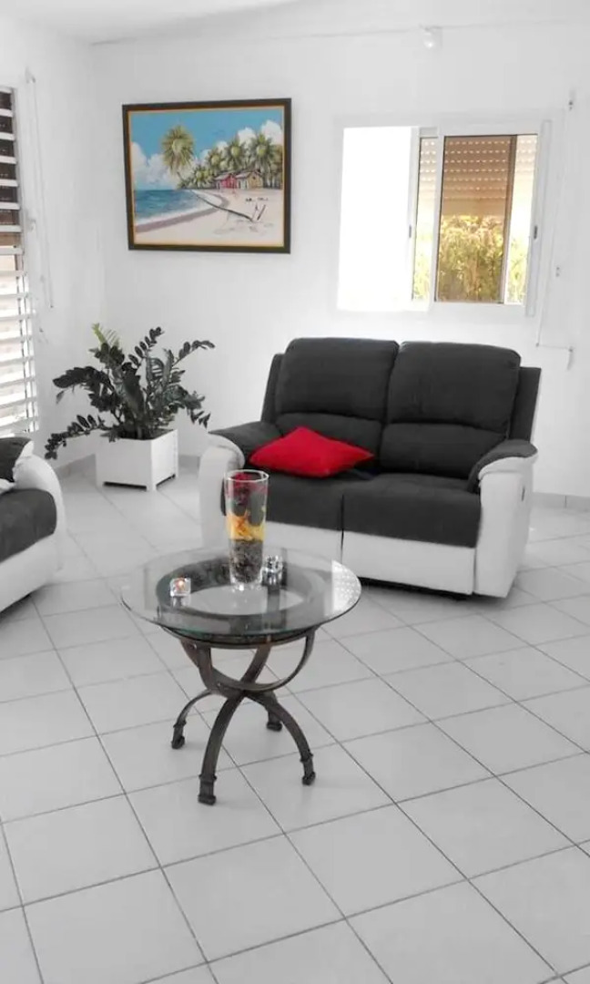 House with One Bedroom in Petit Bourg, with Enclosed Garden And Wifi