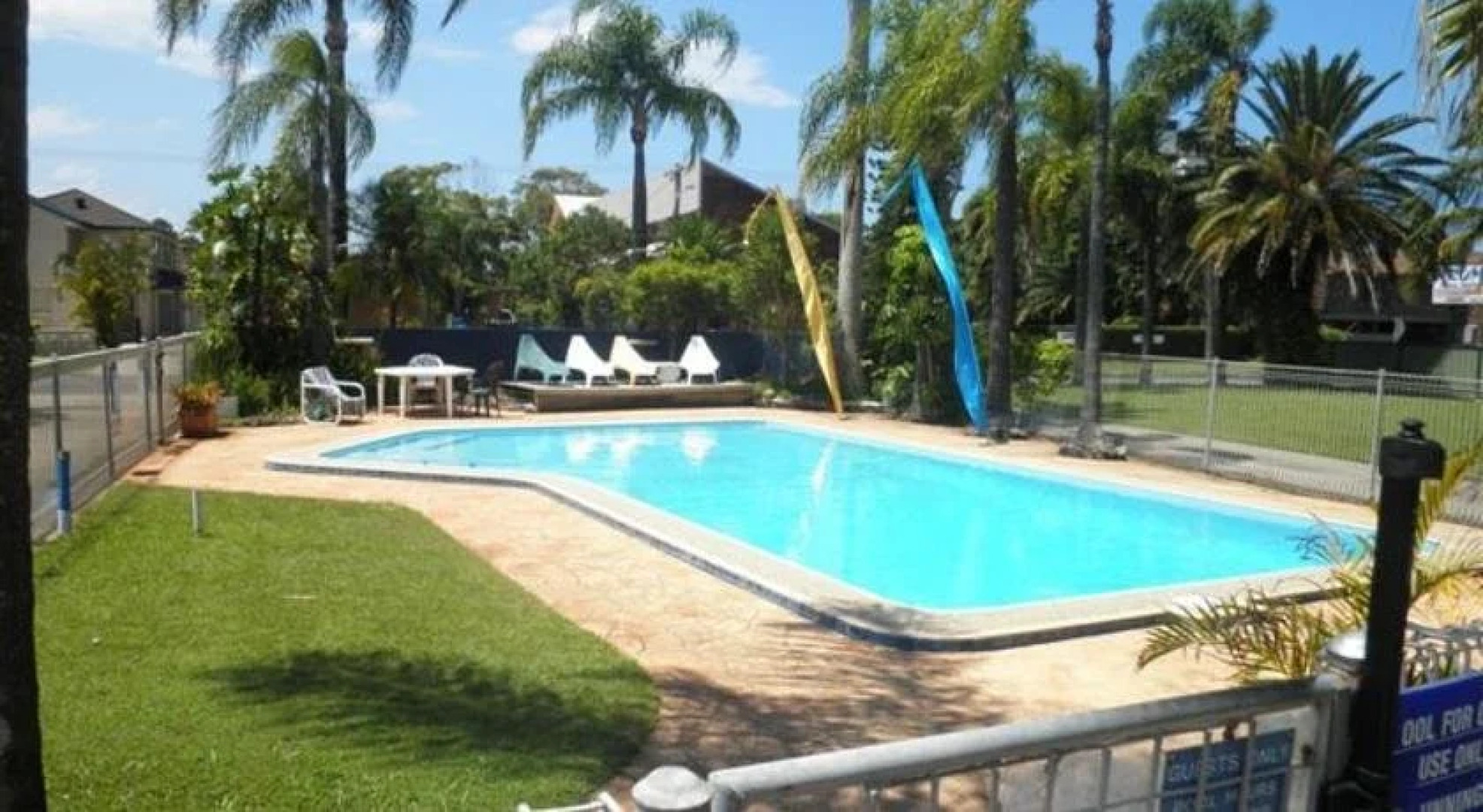 Adrift By The Beach Holiday Units