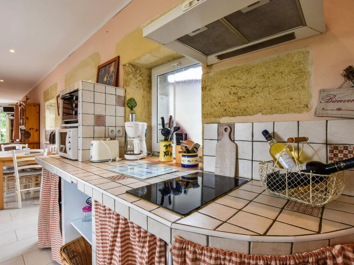 Renovated Dovecot With Pool, in the Vineyards Near Bordeaux
