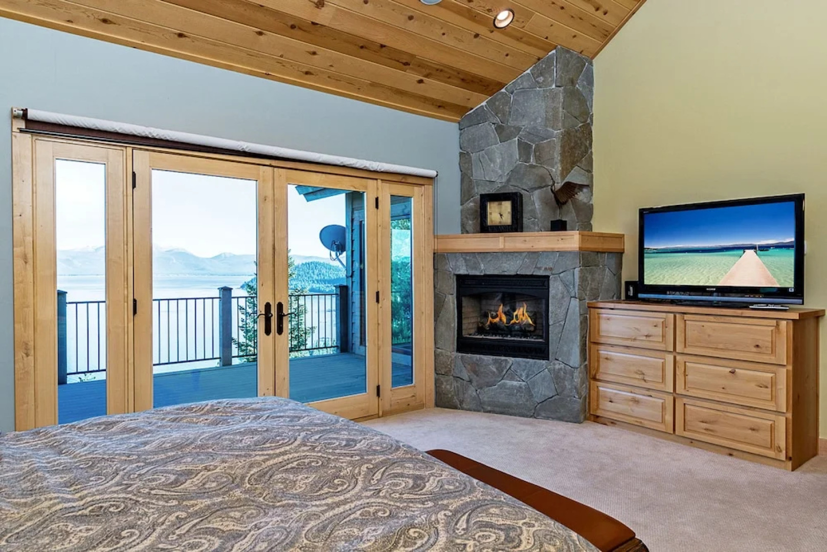 Unforgettable Lake Tahoe Cabin by RedAwning