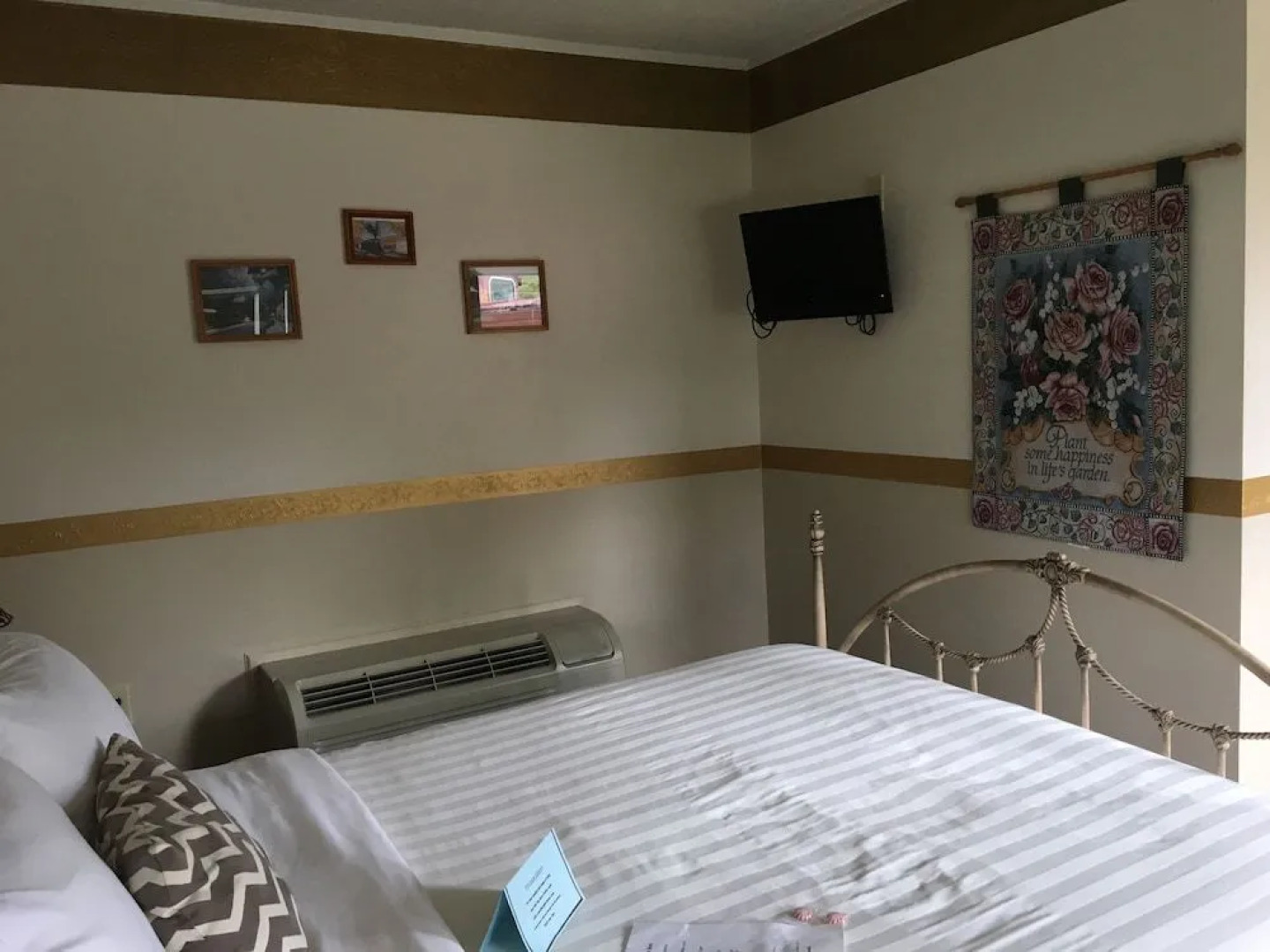 Sugarcreek Village Inn