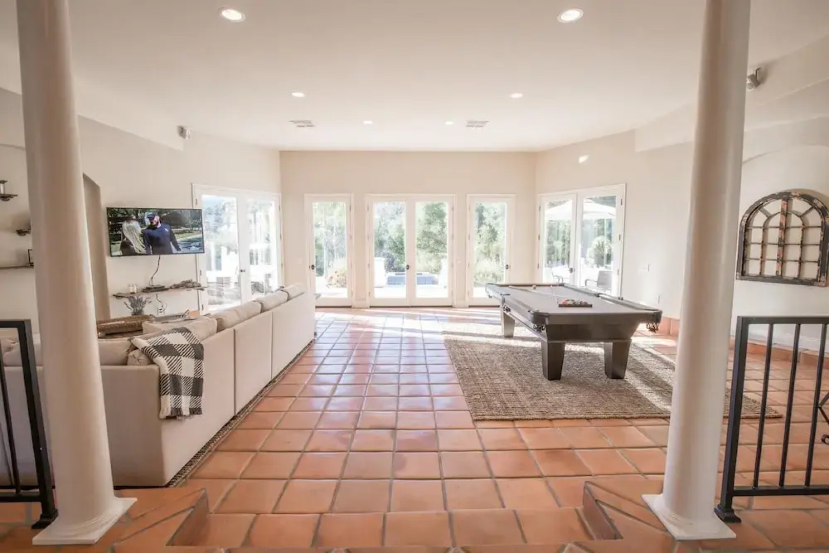 Grapevine by AvantStay | Secluded Villa | 4 Acres of Vineyards & Avo Groves!