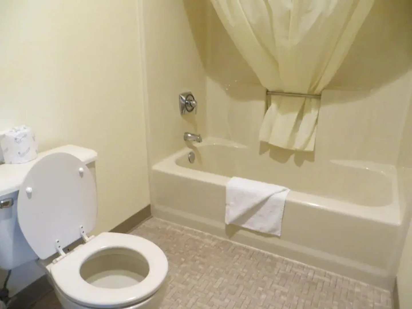 AmeriVu Inn and Suites