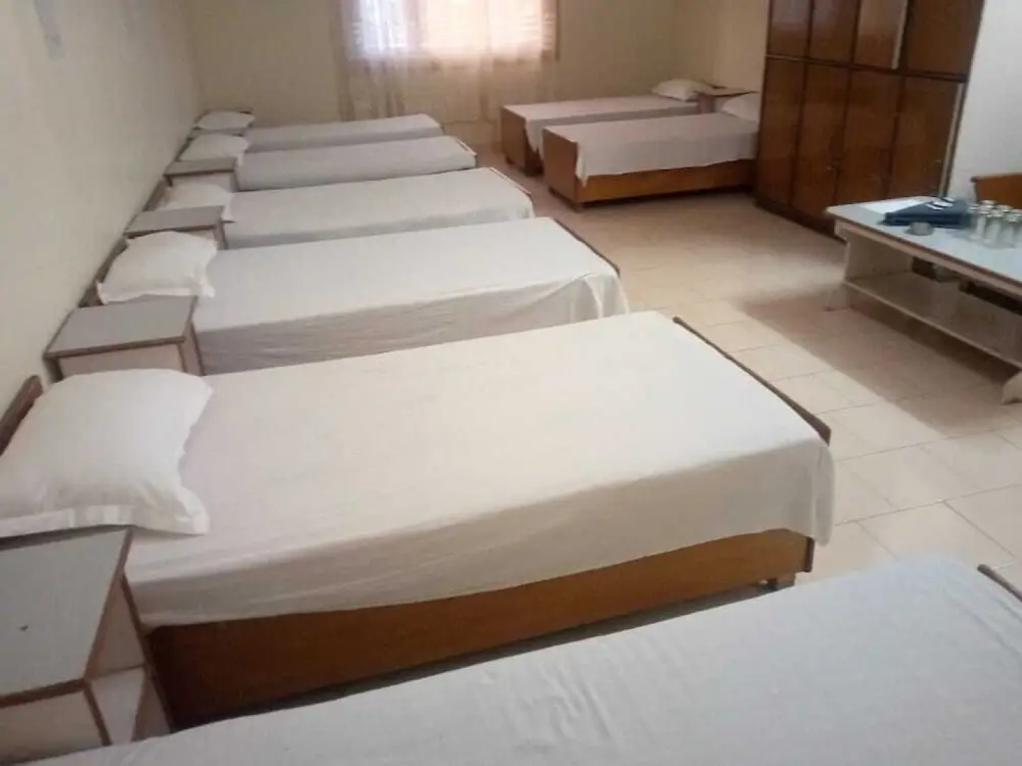 Pops Hotel and Restaurant