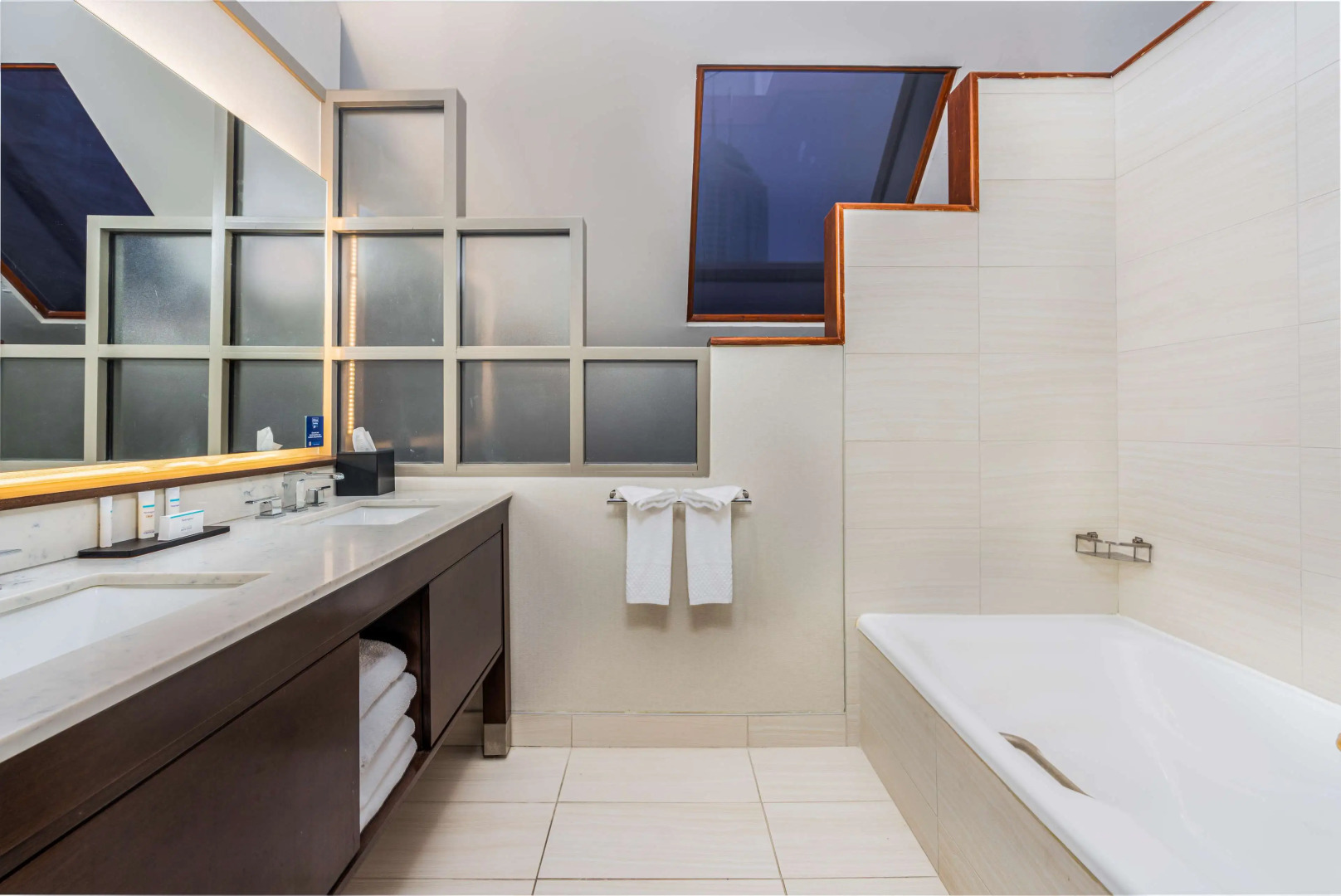 Embassy Suites by Hilton Indianapolis Downtown