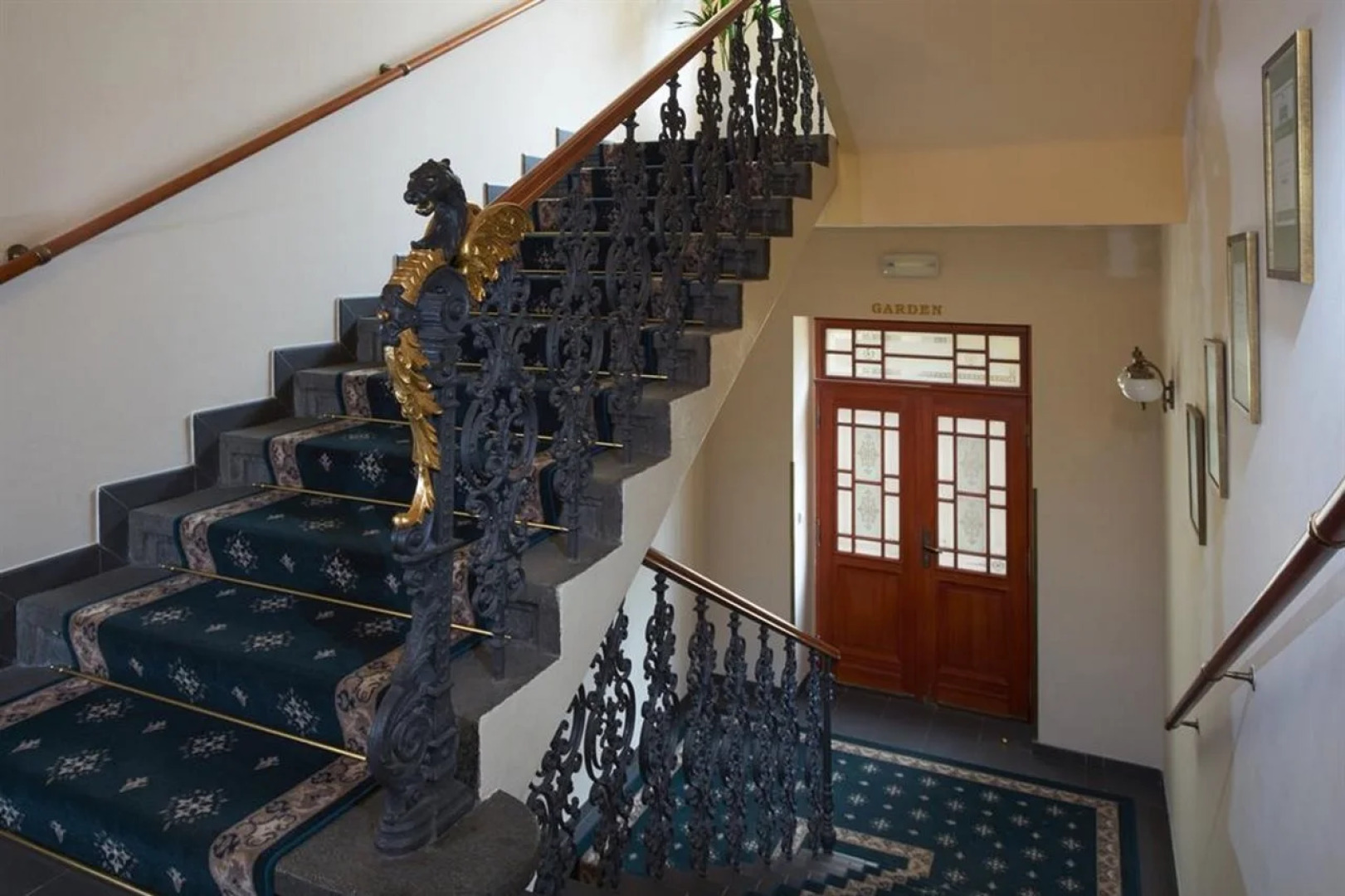 Amigo City Centre Hotel