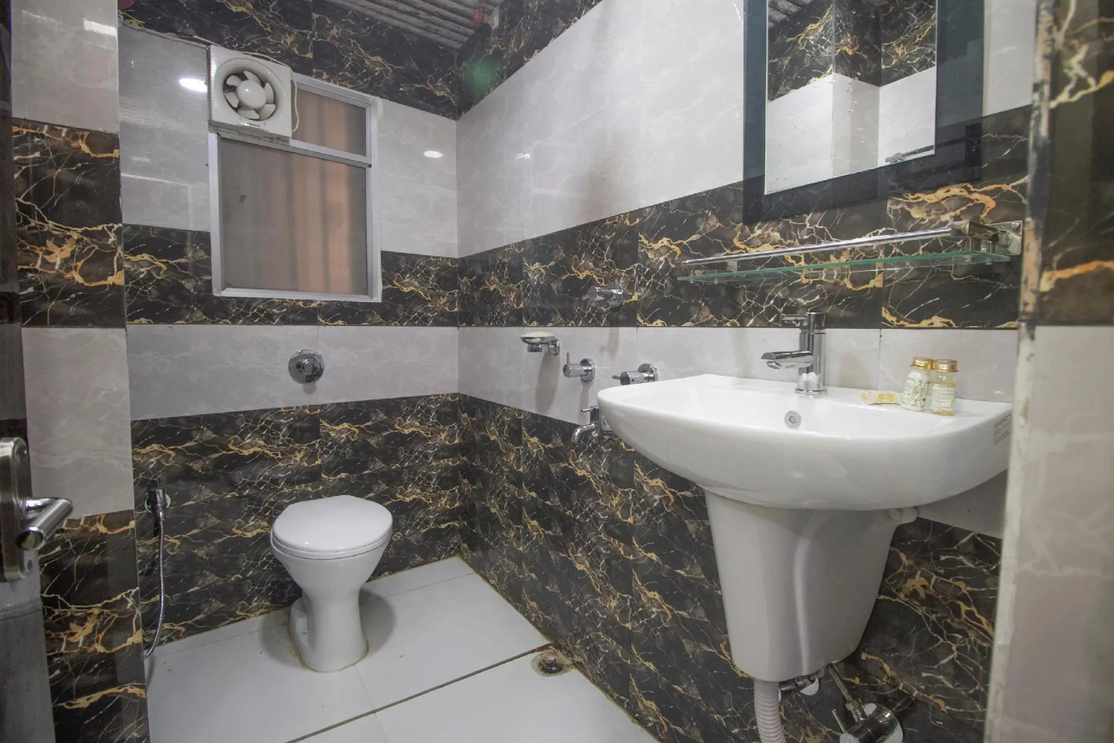 Hotel Stay In by OYO Rooms