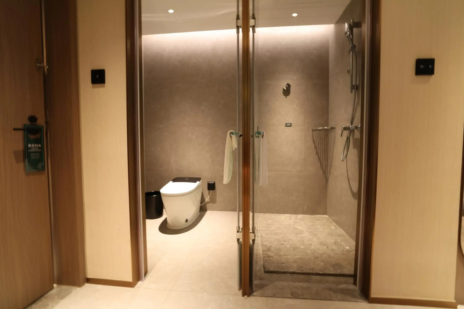 Holiday Inn Shanghai Jing'an by IHG