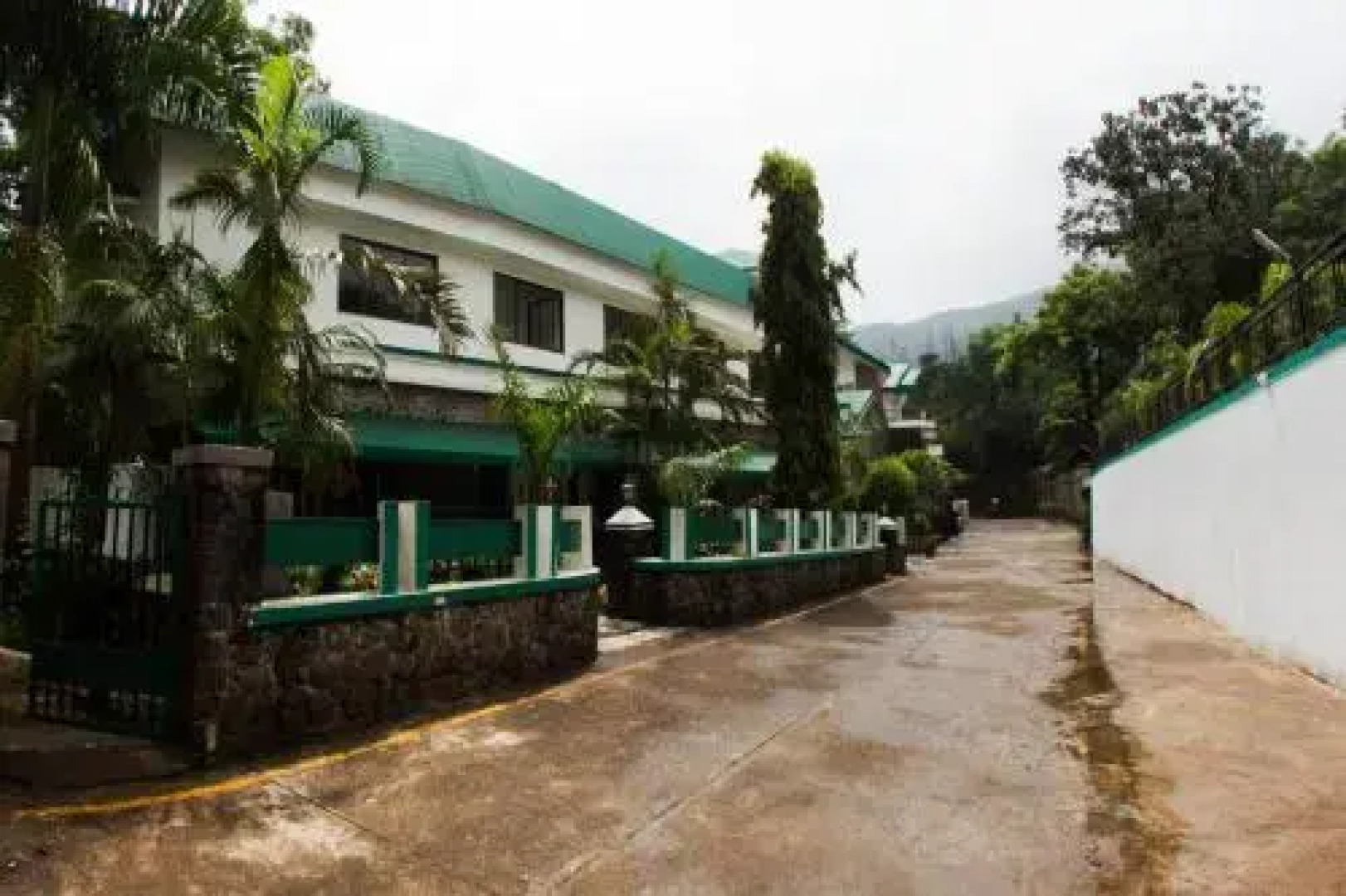 Velvet County Resort