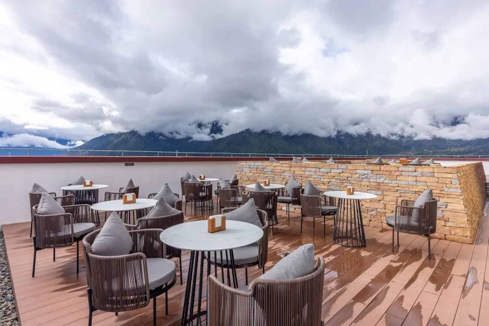 JOVE MOUNTAIN UrCove Nyingchi Hotel