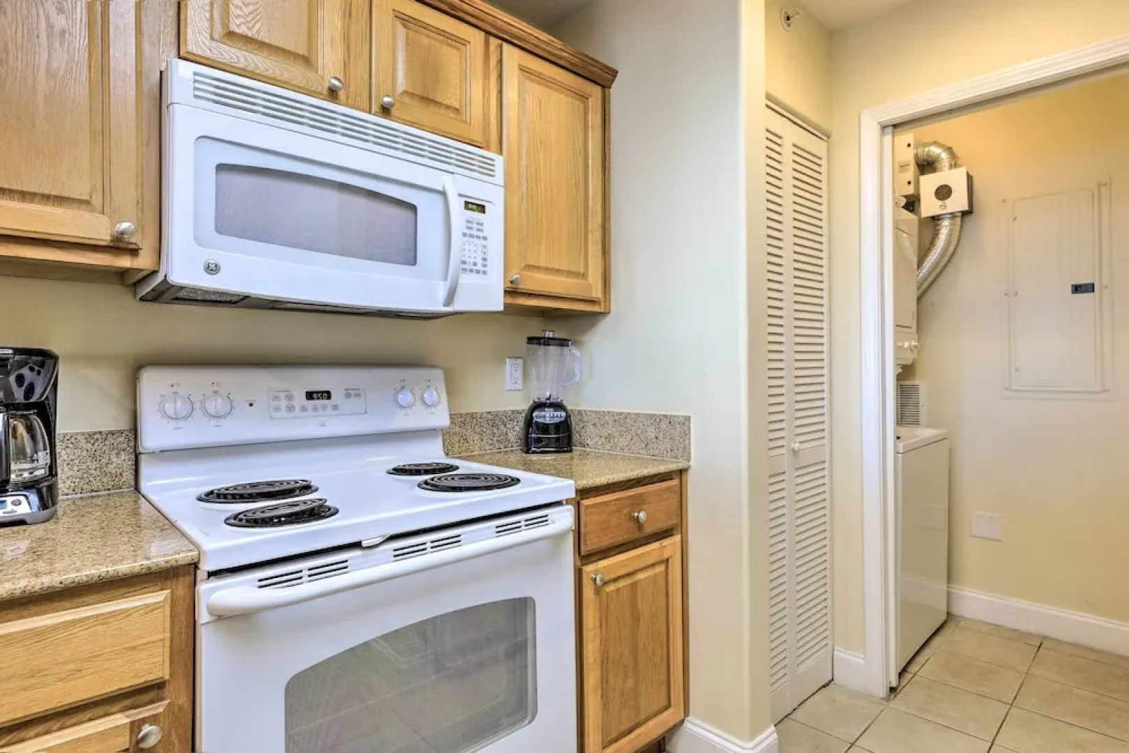 1 Mi to Disney: Lakefront Condo w/ Pool Access!