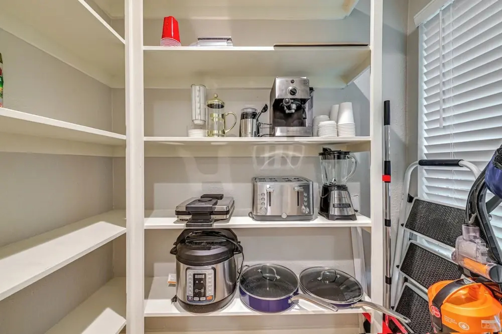 3 Mi to Lake Ray Roberts: Luxe Pilot Point Home