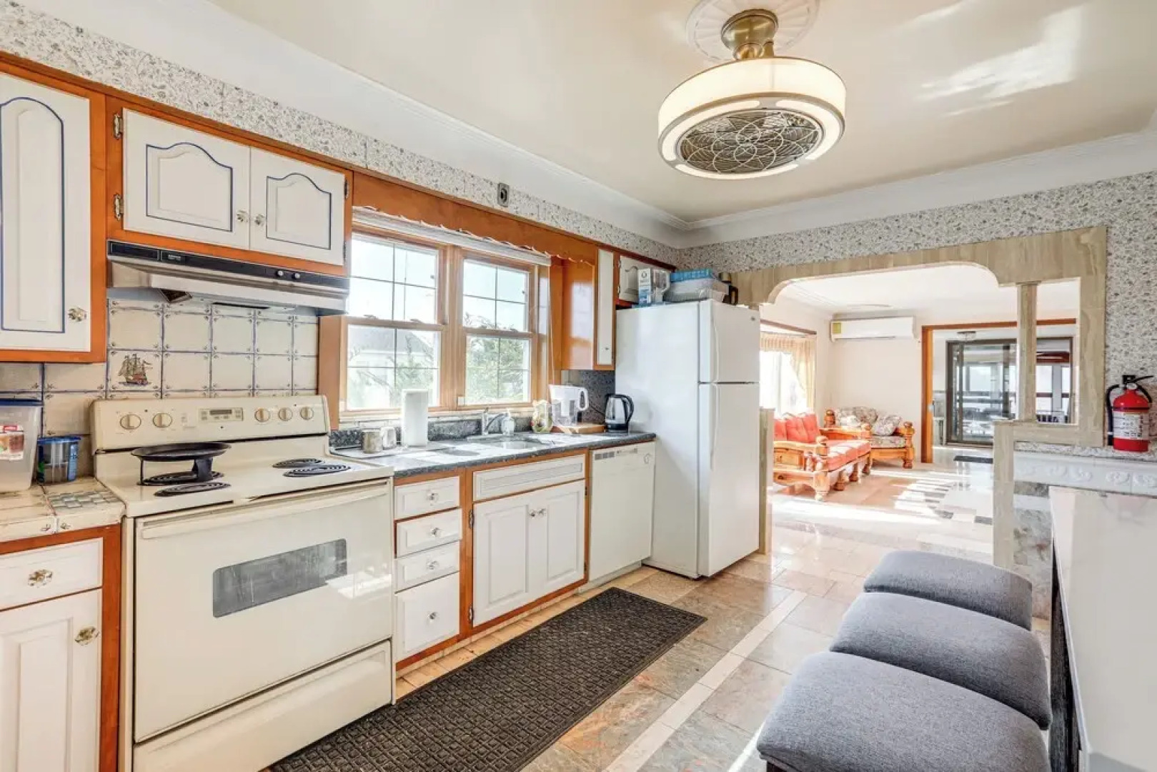 Beachfront Home ~ 7 Mi to Cape May!