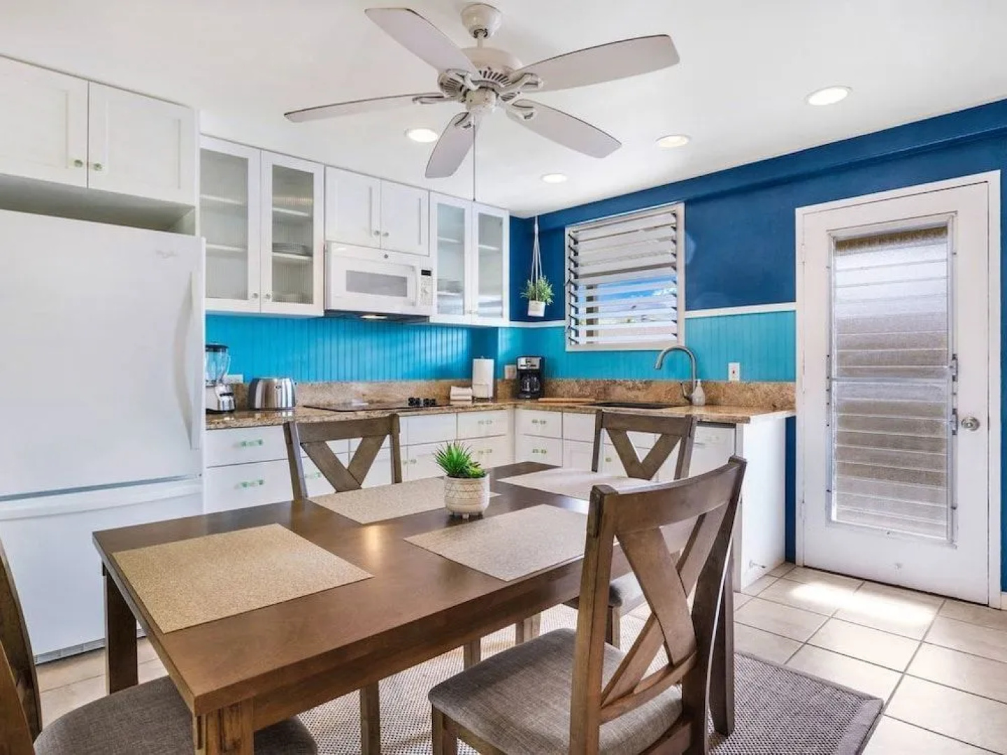 Lahaina Luxury Beach Condos