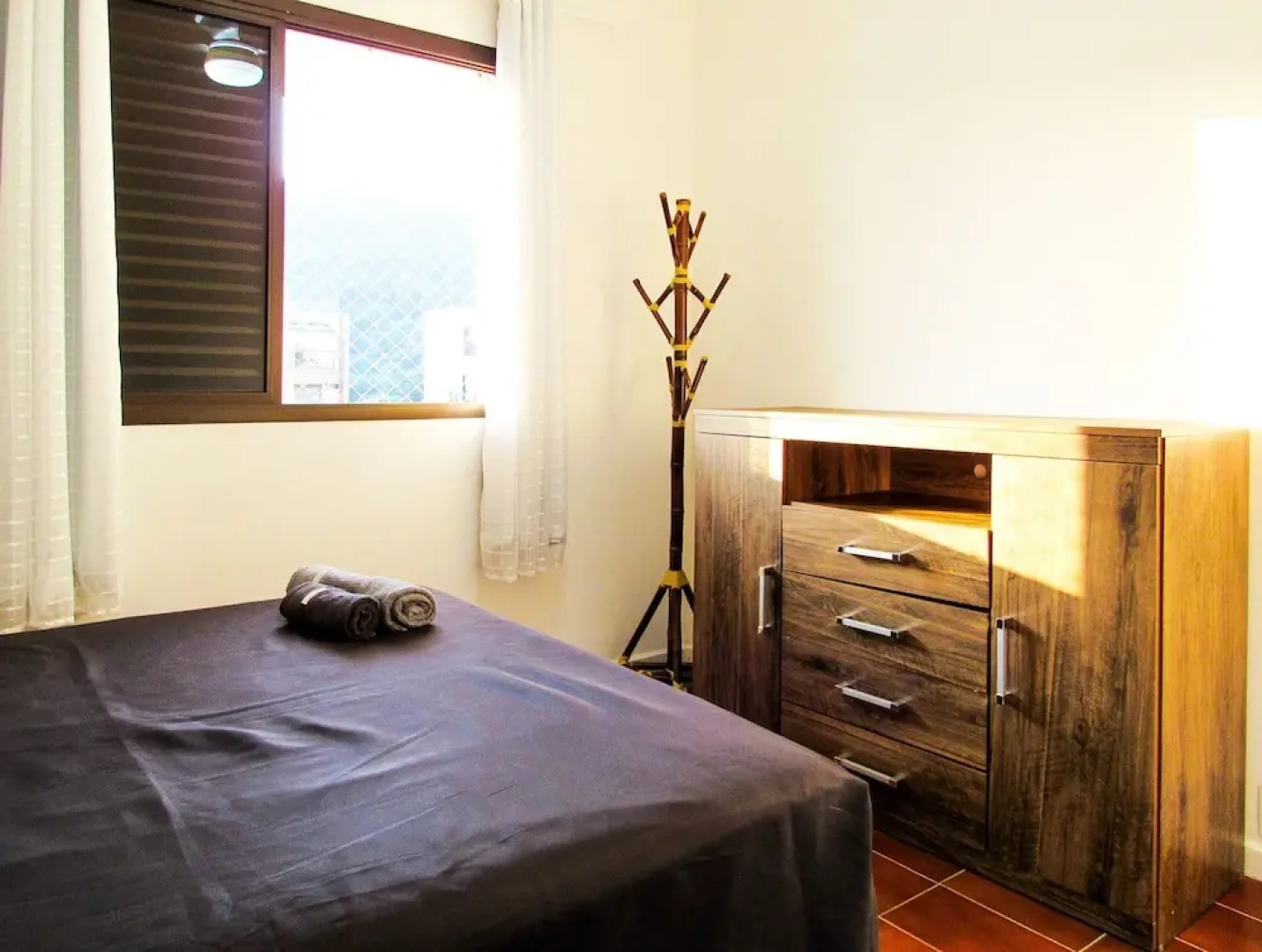 Apto a 200 m da Praia das Pitangueiras-guaruj SP