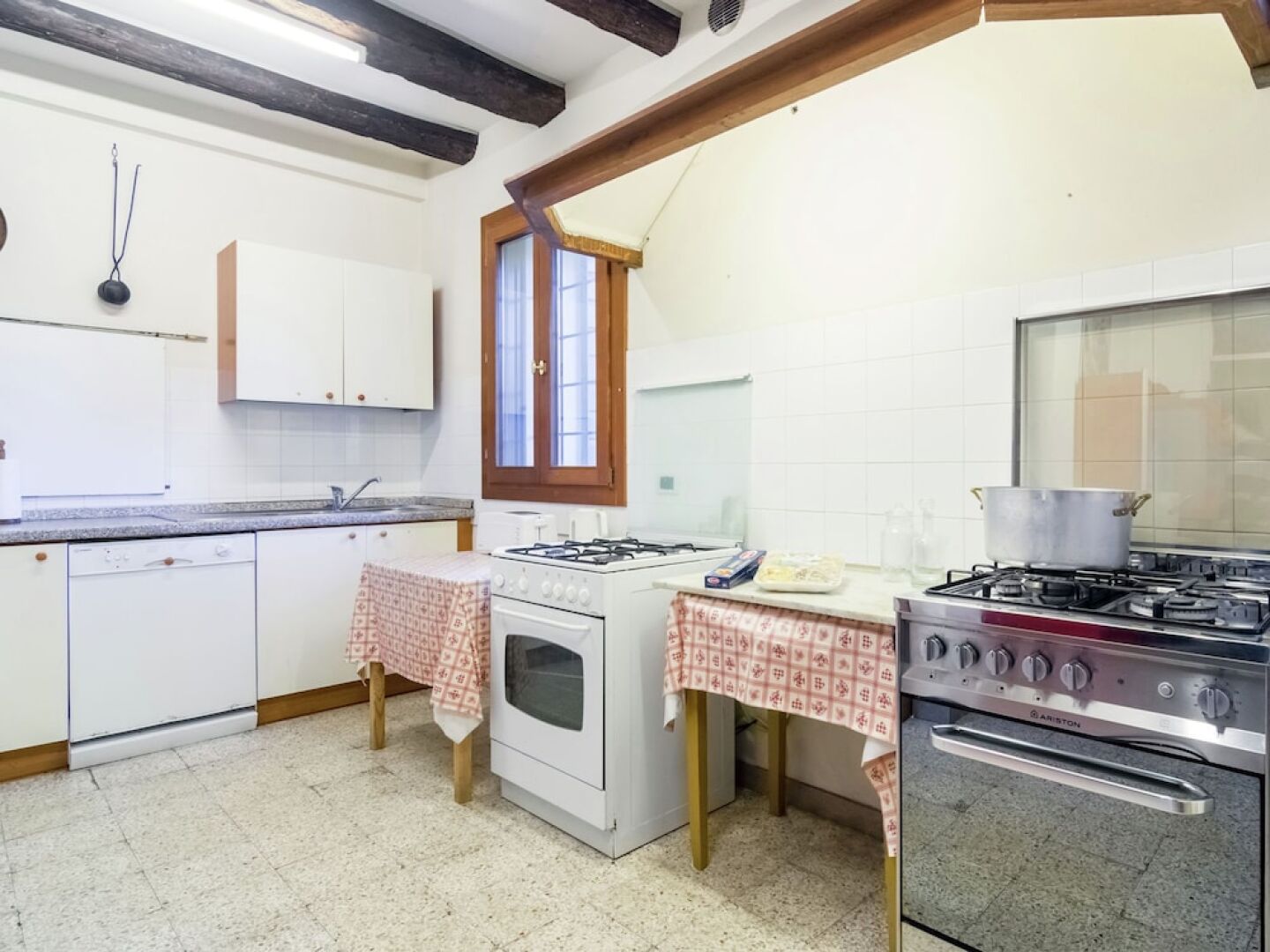 Luxurious Mansion in Crespignaga With Swimming Pool