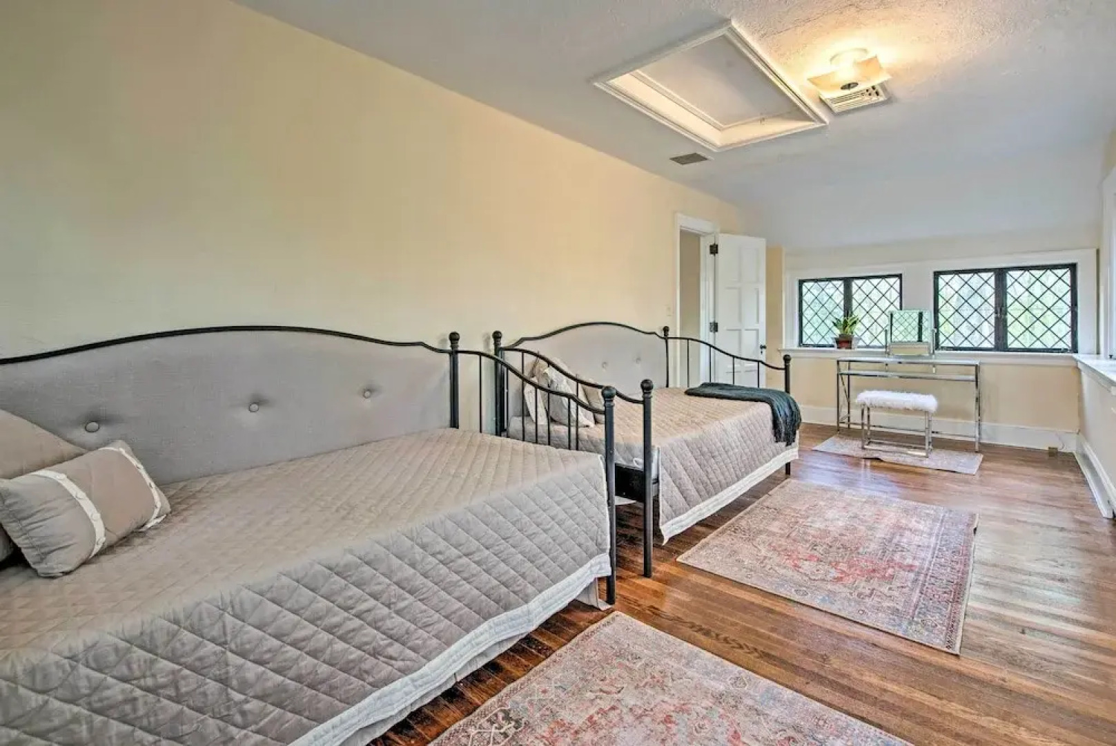 Hot Tub & Mtn Views: Expansive Hazleton Retreat