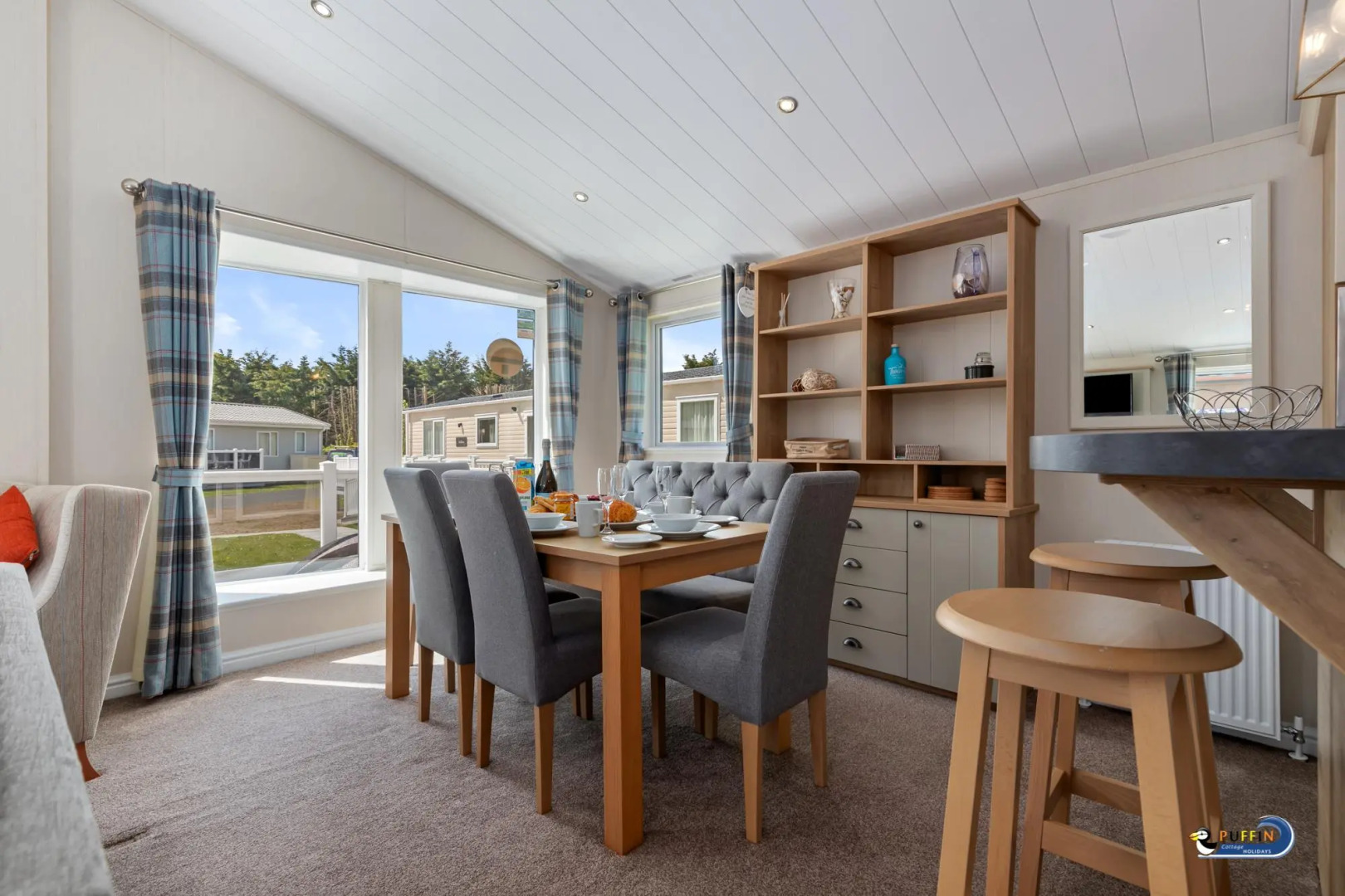 St Mary's View - Luxury Lodge, Short Walk to Beach, Parking