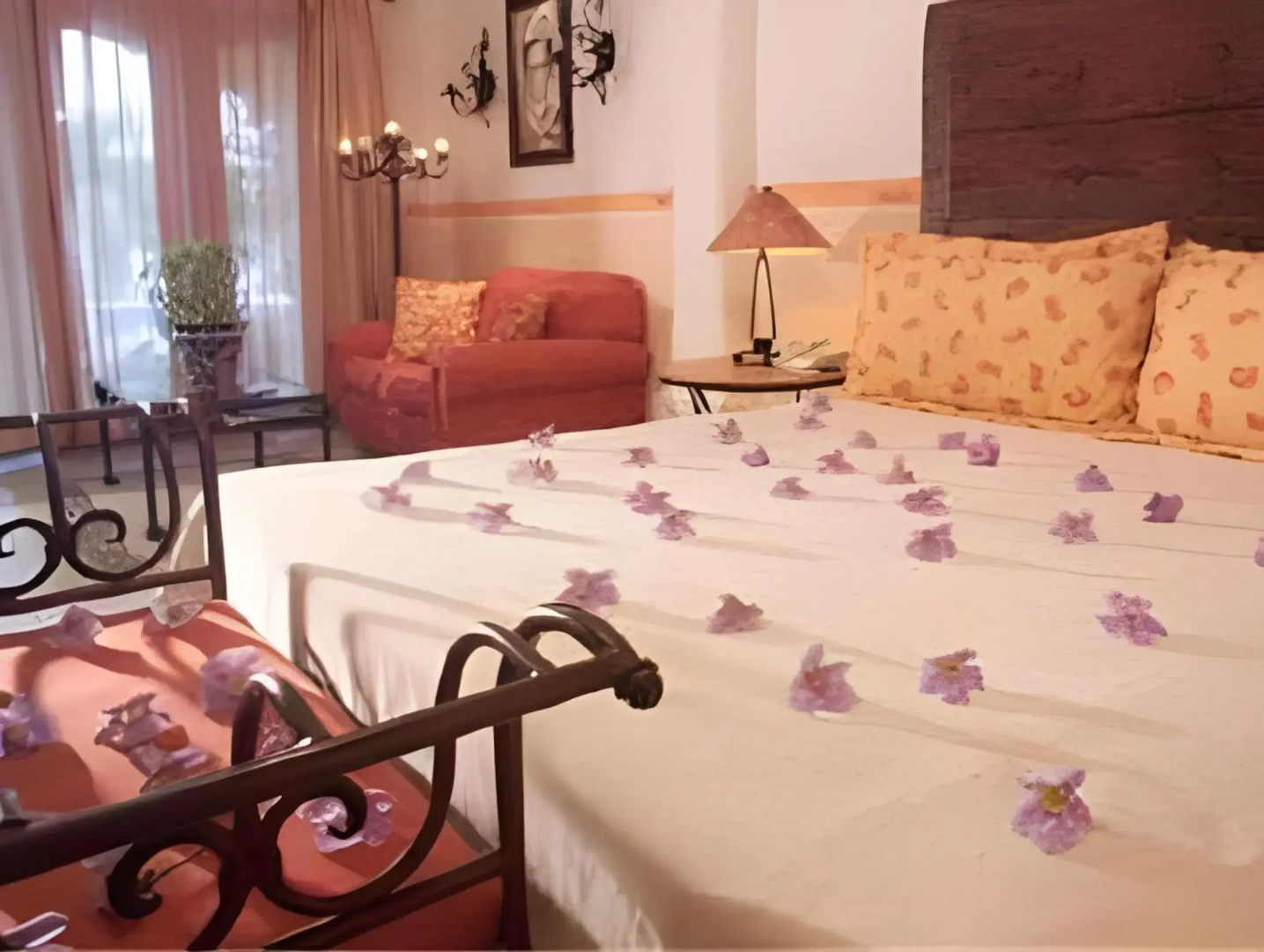 El Encanto Inn