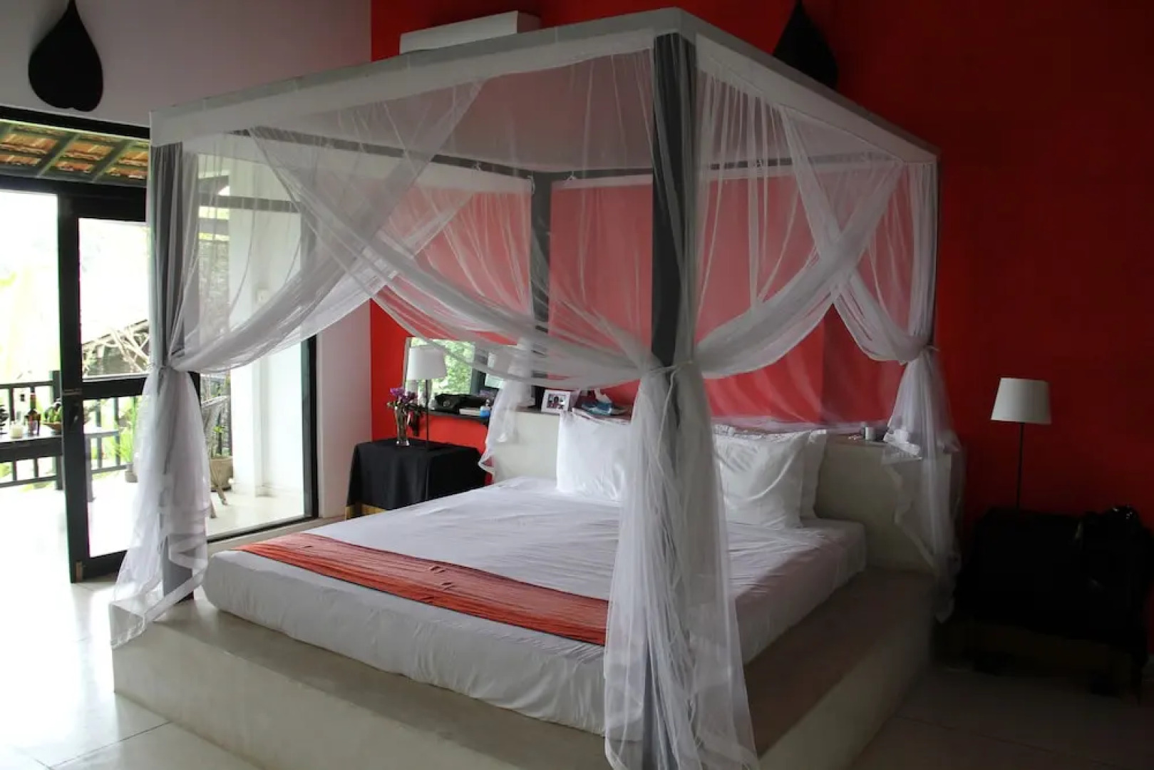 Madampe House by Tree