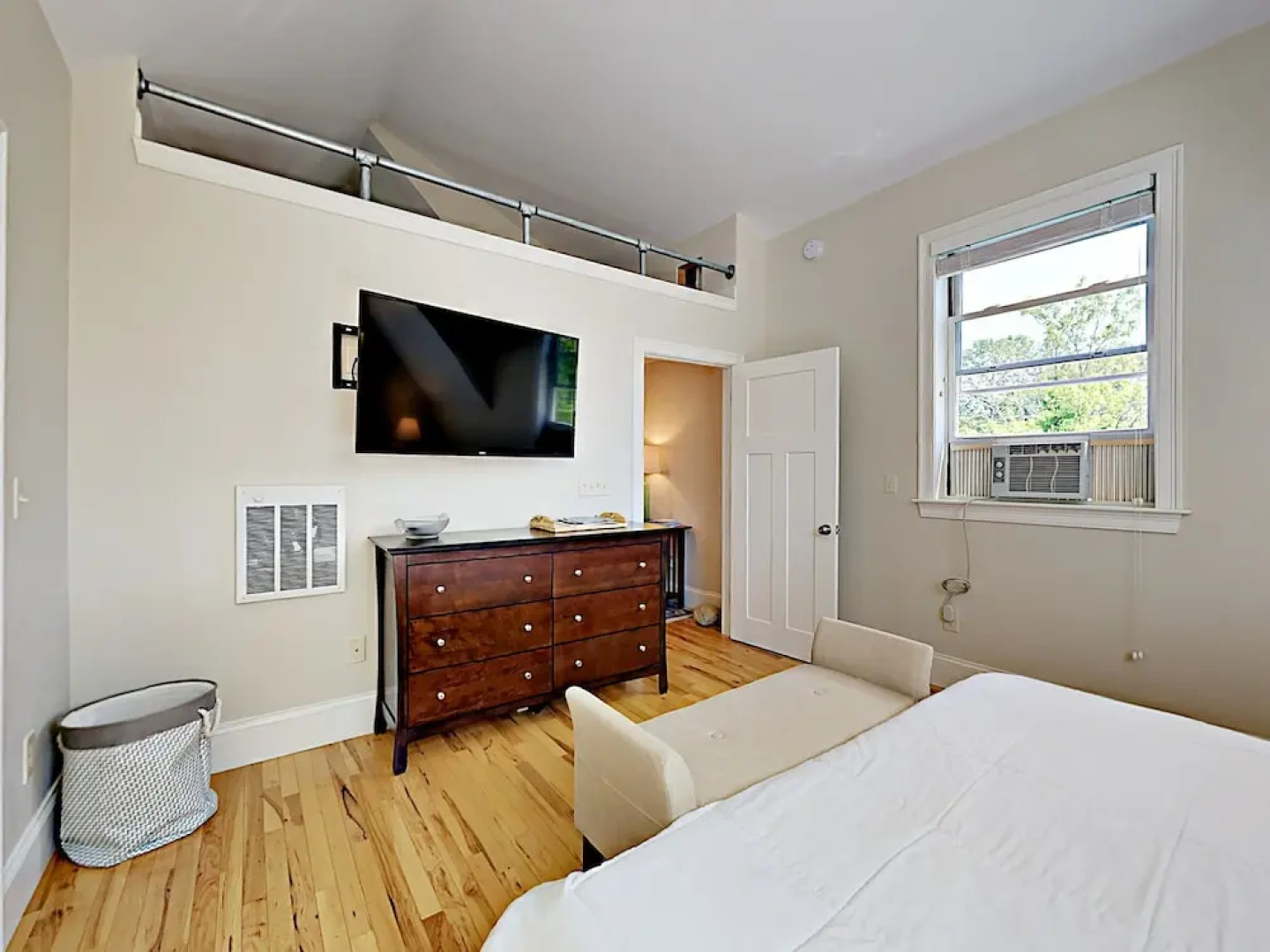 10 Ocean Street Cottage - 1 Br cottage by RedAwning