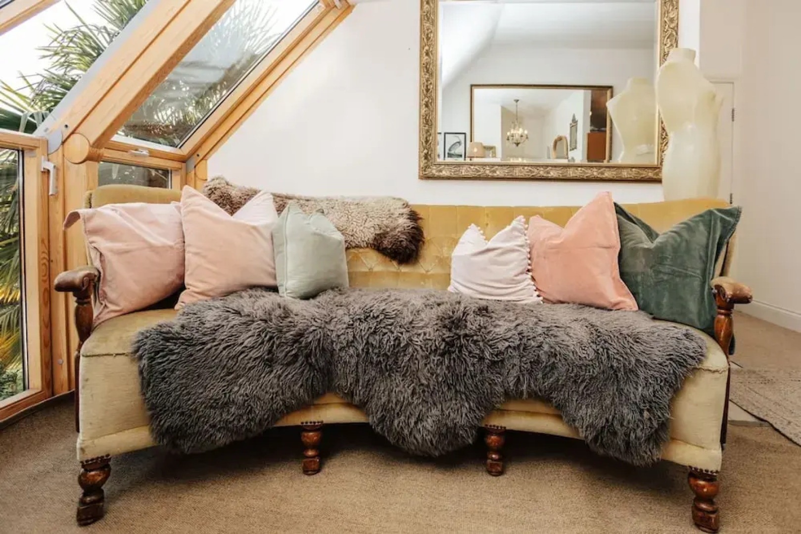 Vintage Chic Coach House