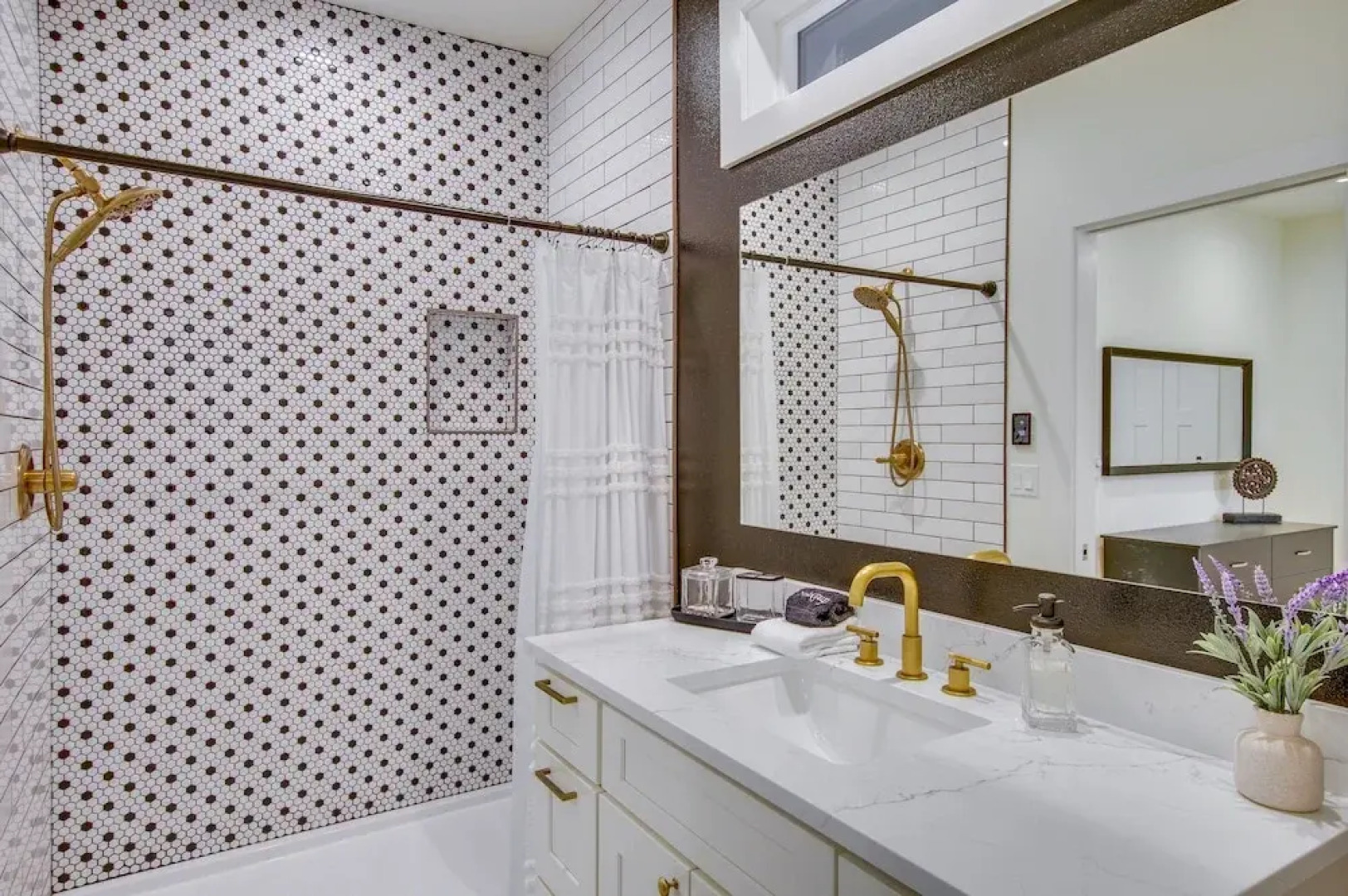 Modern Kirkland Home w/ Private Yard & Fire Pit!