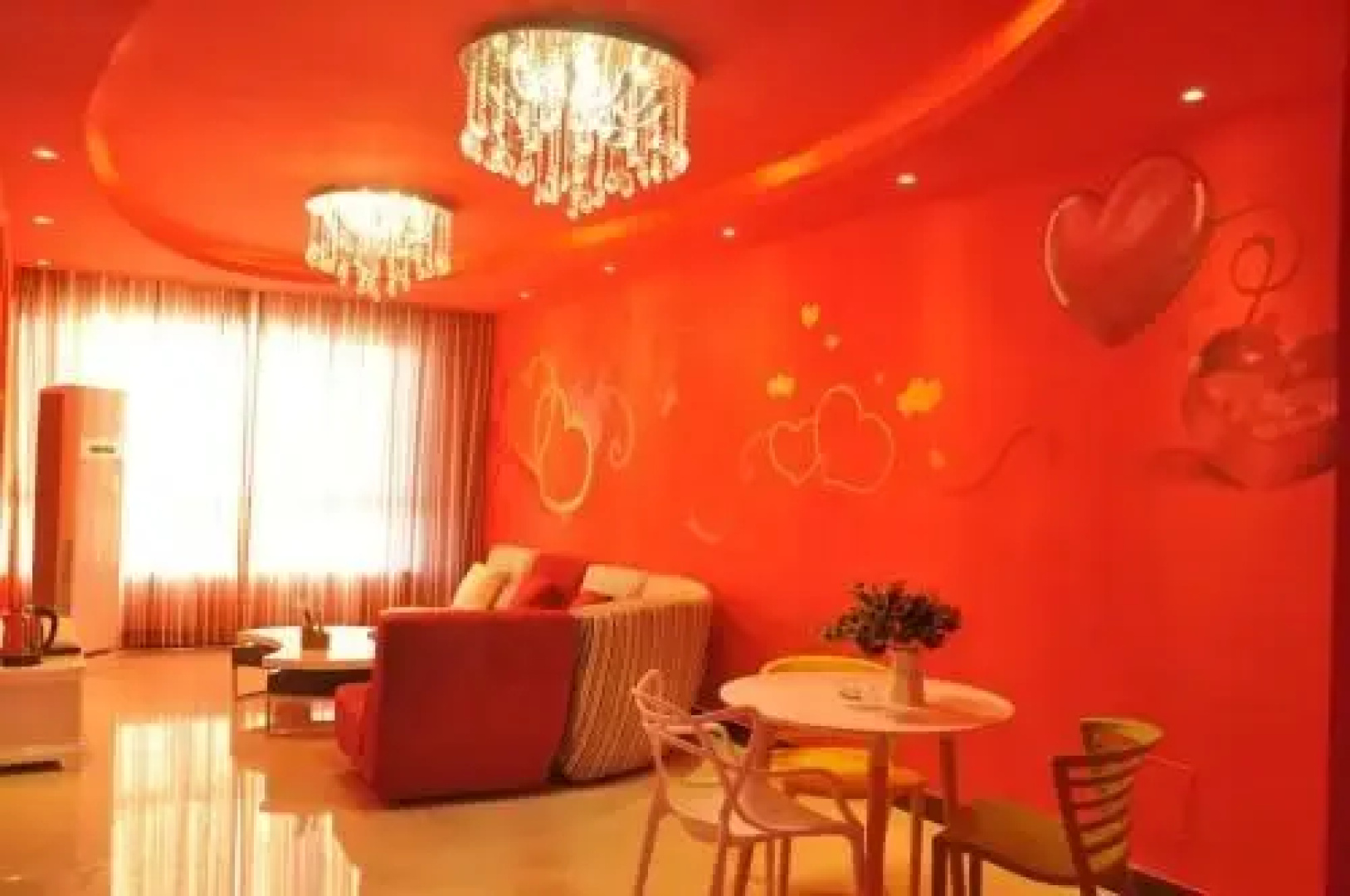 Huazhong Theme Apartment Hotel