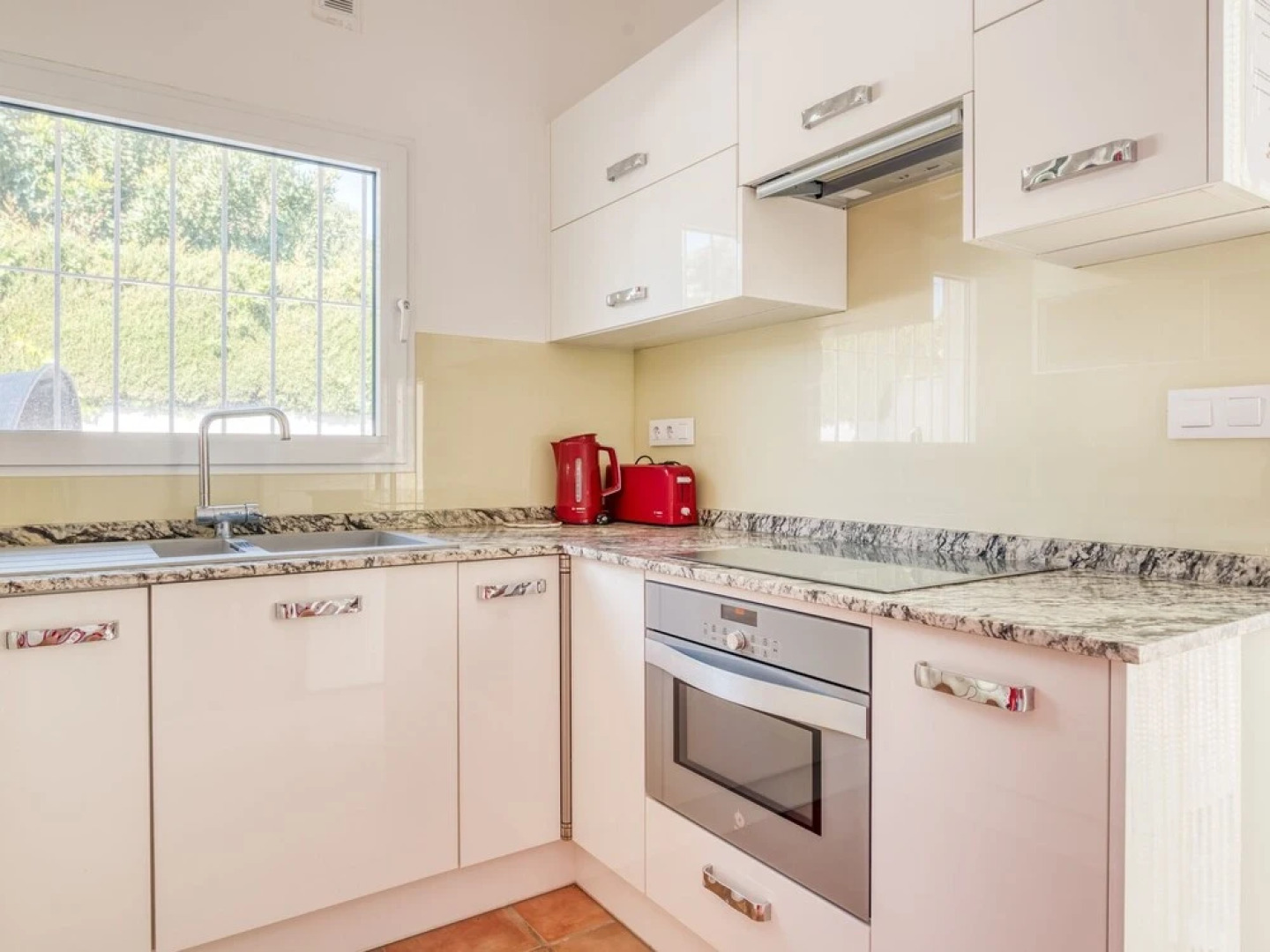 Charming Villa With Private Swimming Pool Located 100 M From The Sea