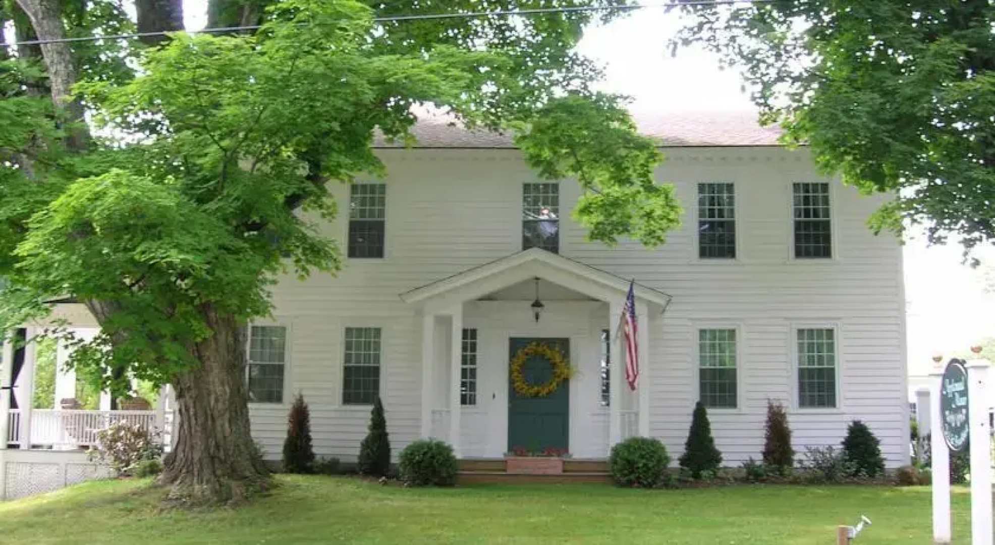 Applewood Manor Bed & Breakfast