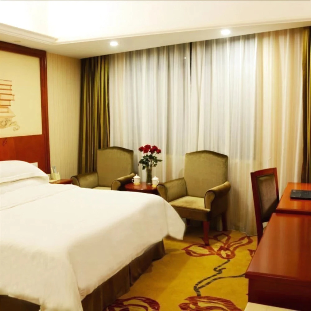 Vienna Hotel Guigang Central Square