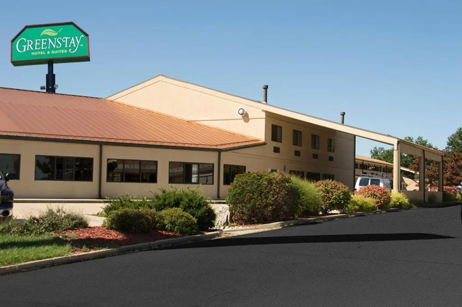 Greenlight Inn & Suites