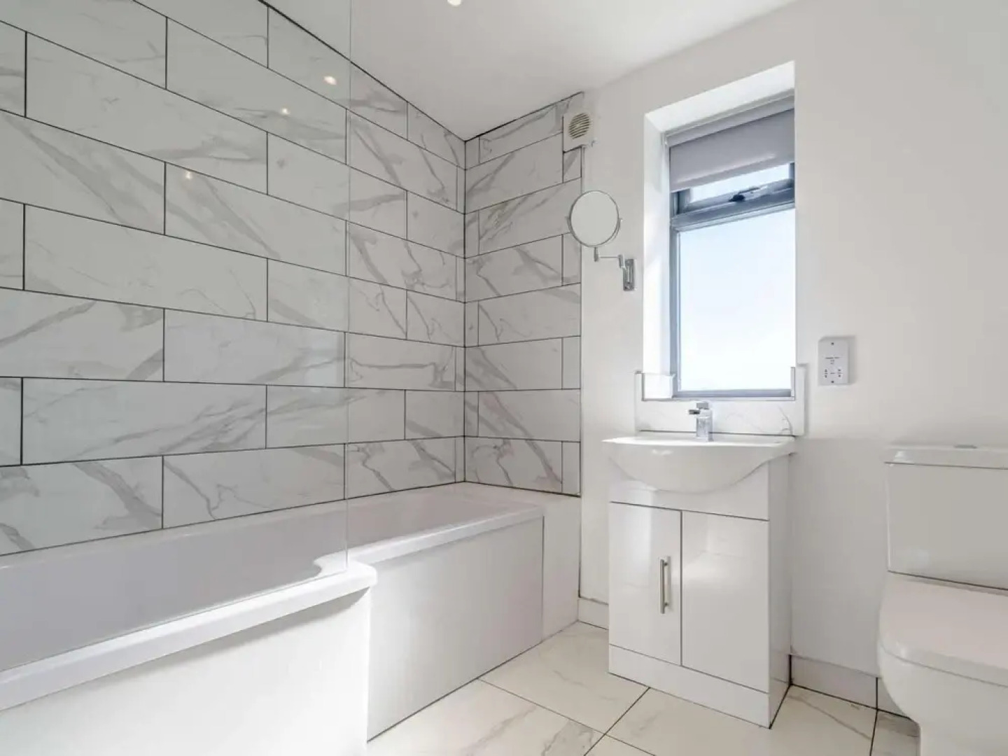 2-bed Modern Bungalow - Outstanding Country Views