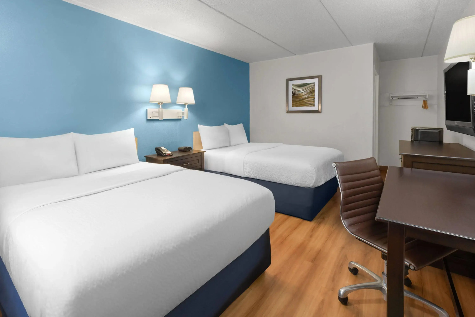 Travelodge by Wyndham Madison Heights MI