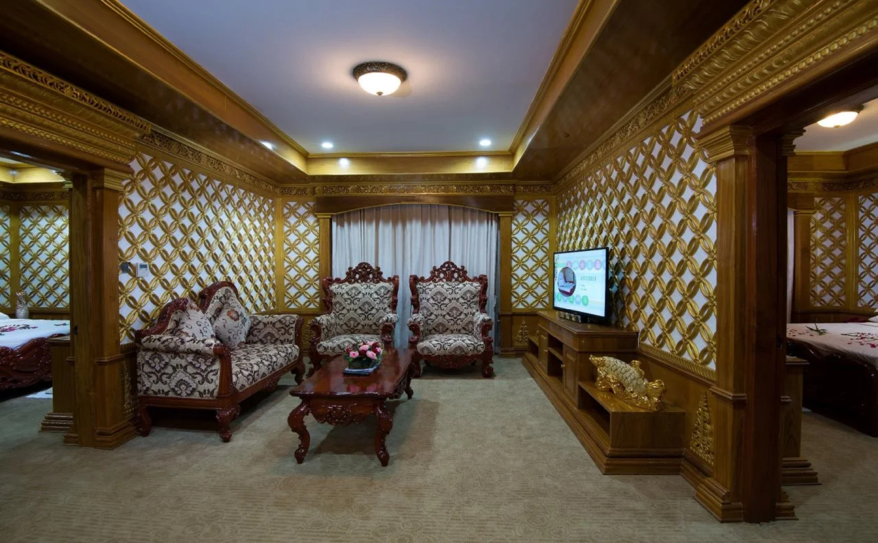 Su Tine San Royal Palace Hotel