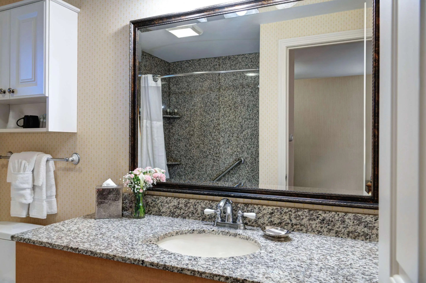 Port Inn and Suites Portsmouth, an Ascend Collection Hotel