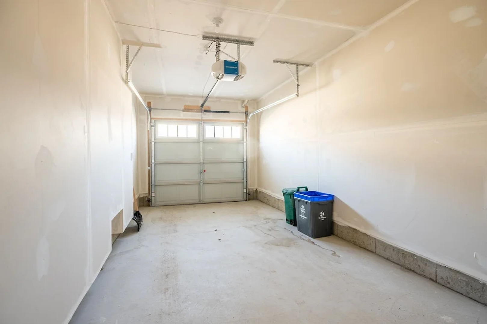 New 3BR Townhouse, Minutes to Niagara Falls and Brock University by GLOBALSTAY