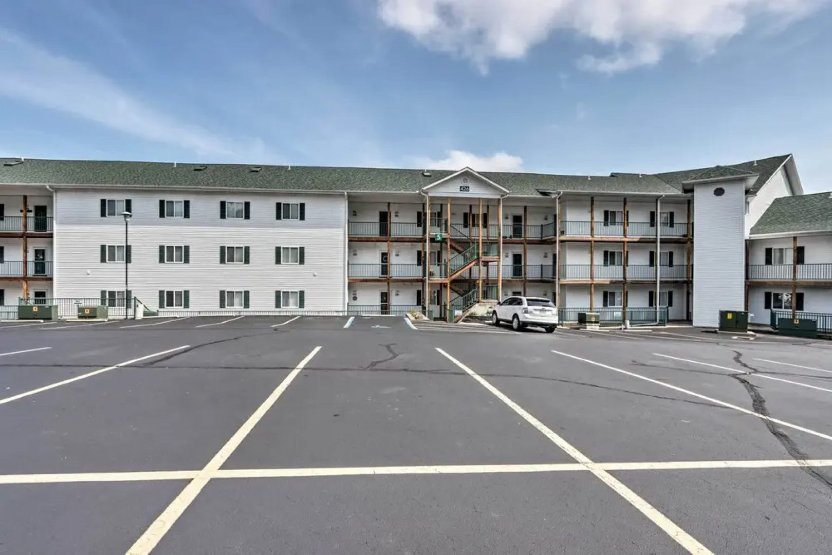 Lakefront Balcony + Pool Access: Camdenton Condo