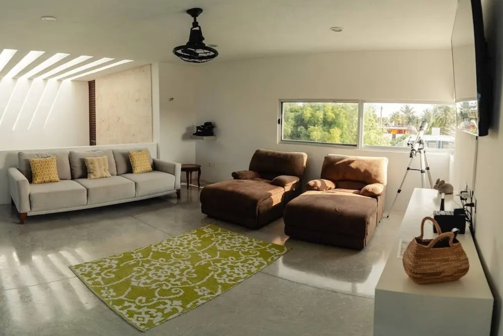 Breathtaking Beach Villa, Feel the Inviting Vibe!