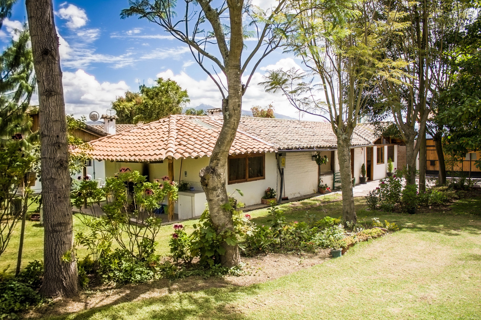 Hosteria Airport Garden