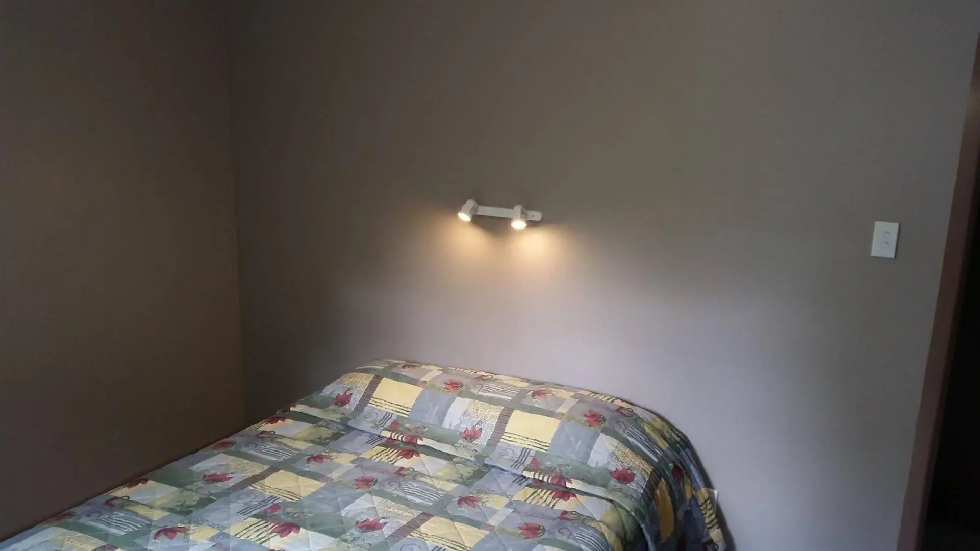 Mahoe Motel Bar n Grill