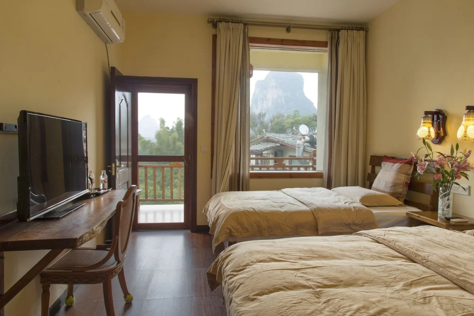 Snow Lion Riverside Resort