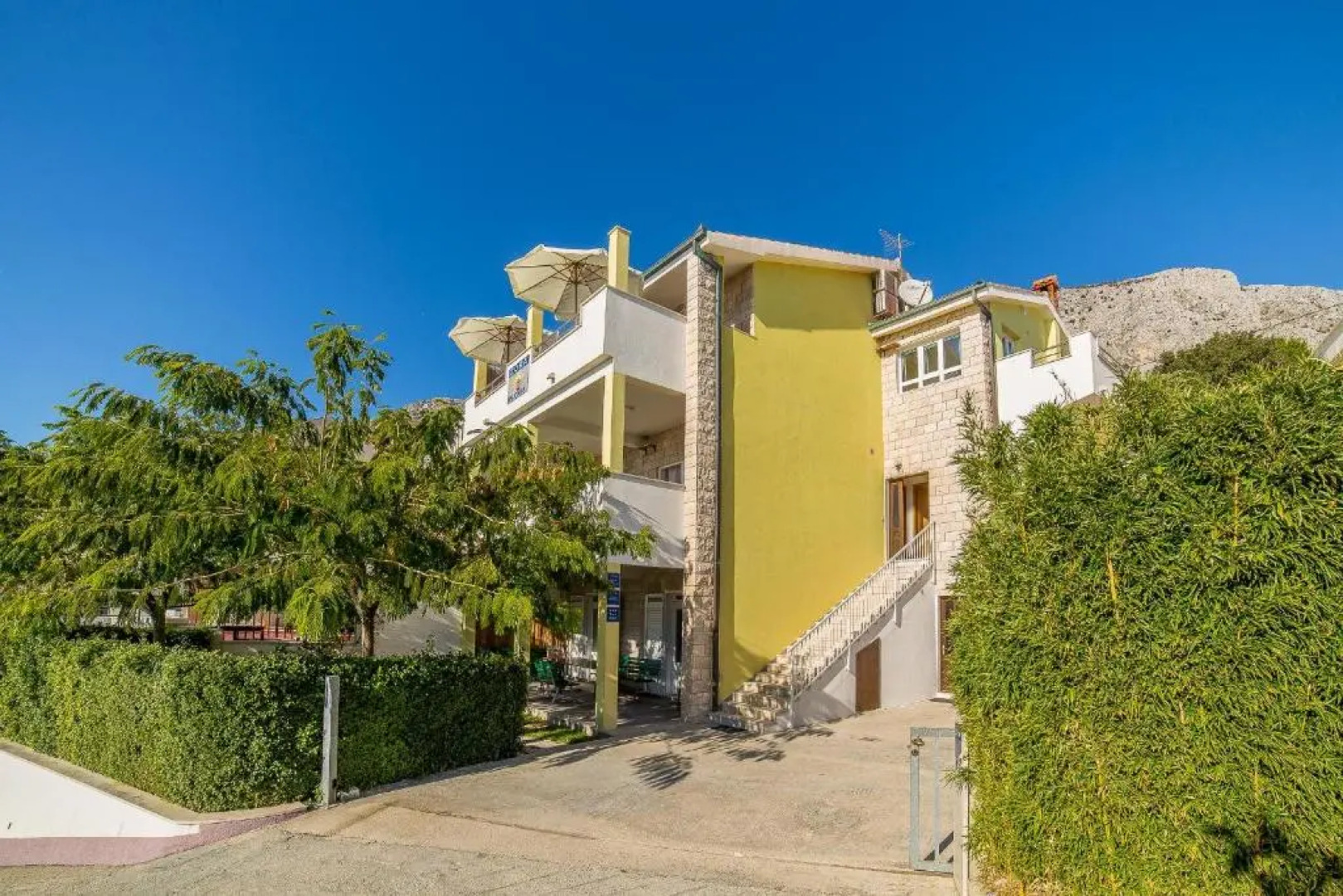 Apartments Emil Zora